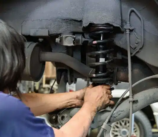 Les signes indiquant que vos amortisseurs doivent être changés Les signes indiquant que vos amortisseurs doivent être changés