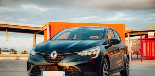 Les voitures les plus vendues en 2023 clio noire